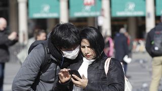 Волна блокировок из-за коронавируса в Европе спровоцировала рост количества звонков по мобильным телефонам..